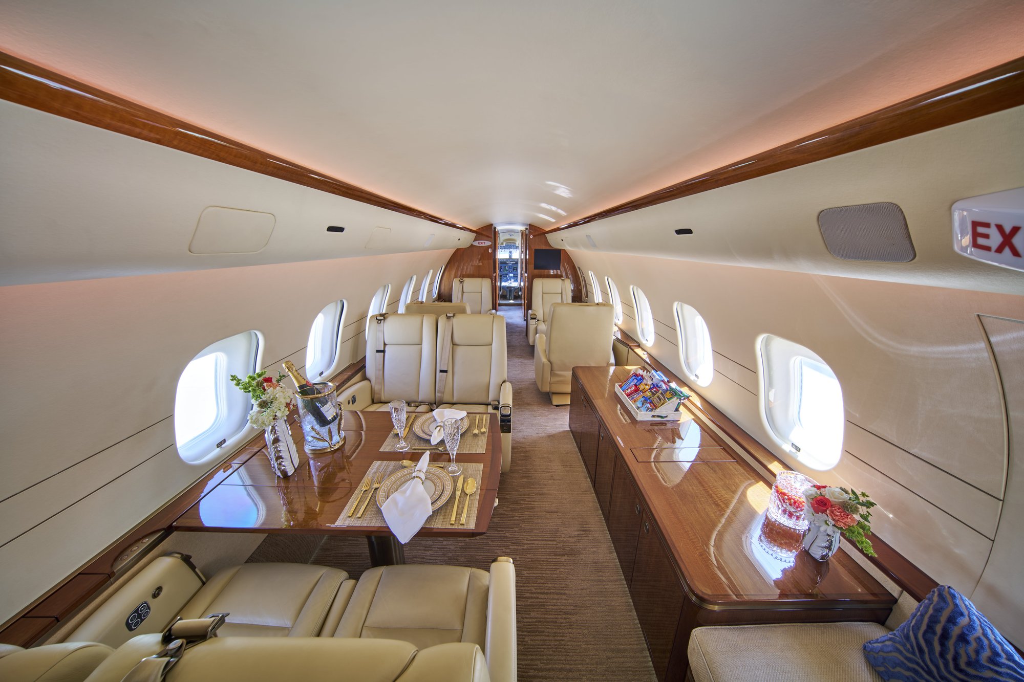 2007 Bombardier Global 5000 mid cabin, view looking aft toward the conference and dining area