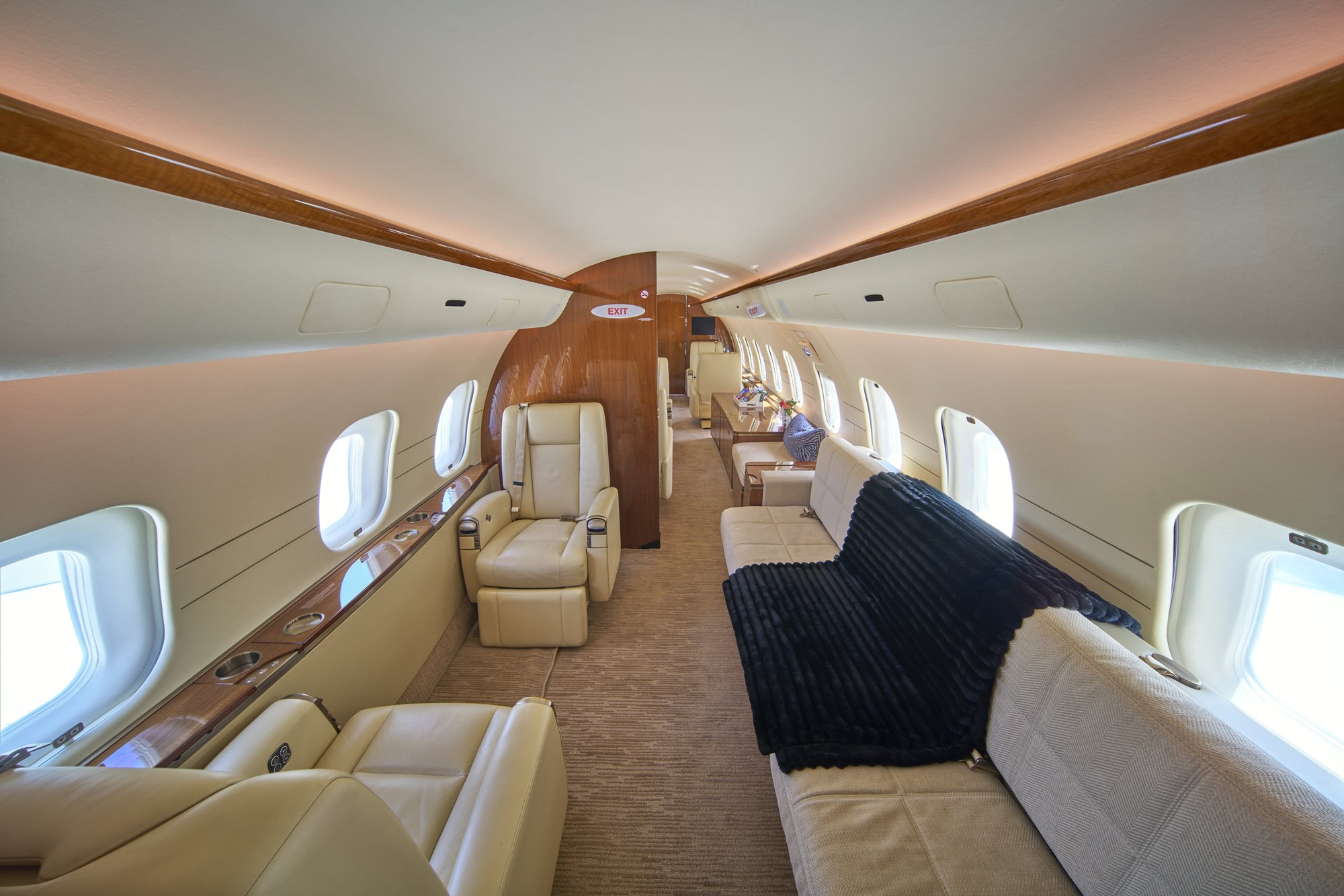 2007 Bombardier Global 5000 aft cabin, view looking forward toward the mid cabin