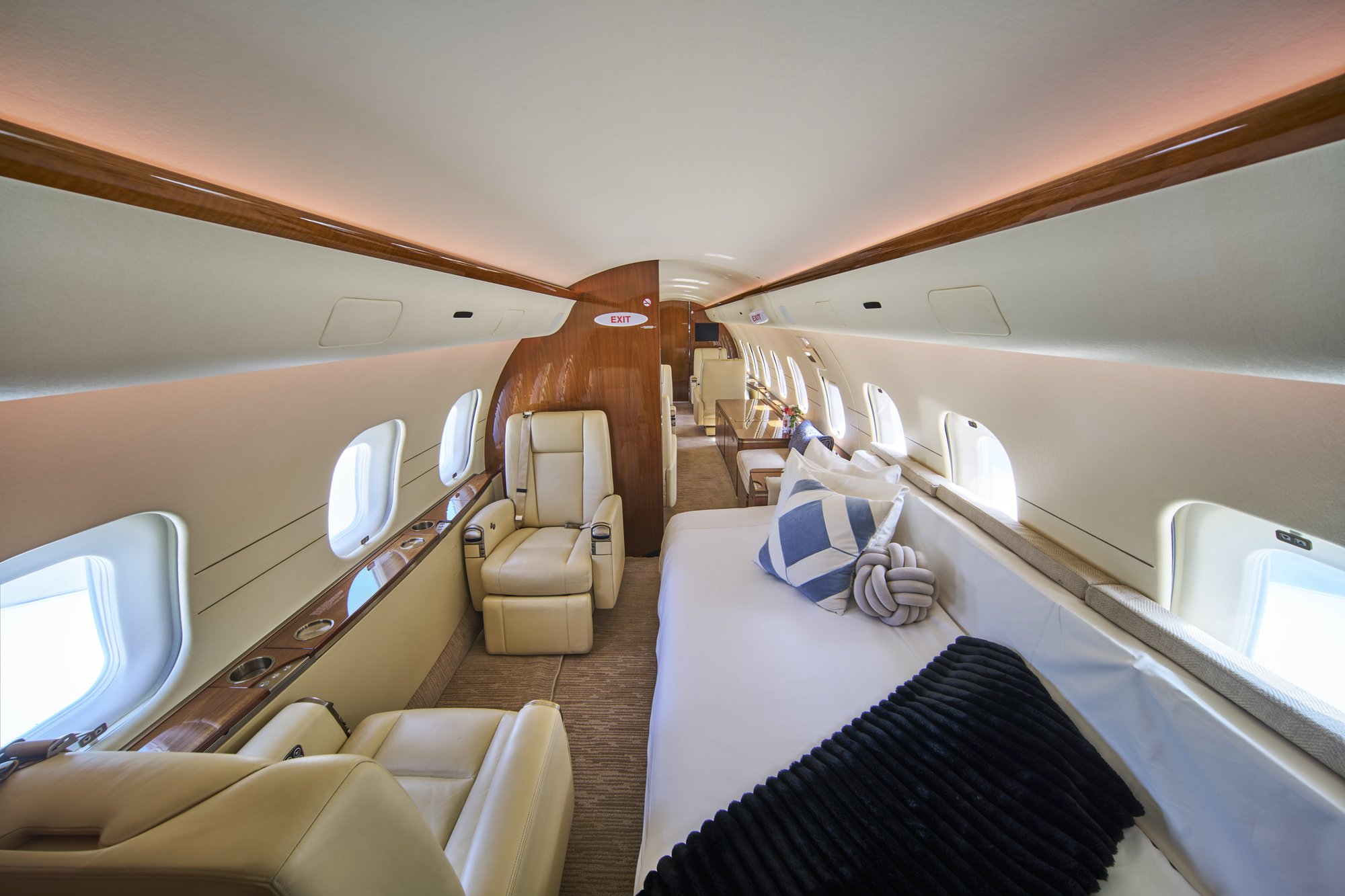 2007 Bombardier Global 5000 aft cabin, view looking forward toward the mid cabin