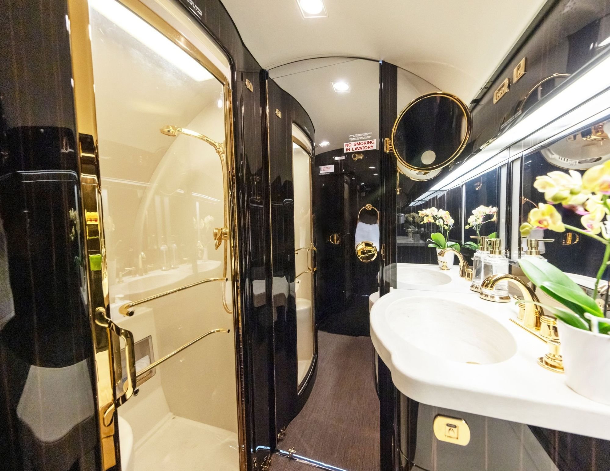 Aft lavatory and stand up shower of a 1999 Gulfstream GV