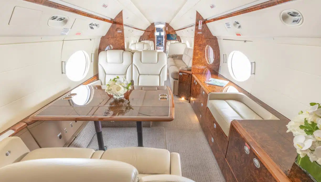 2001 GULFSTREAM GIV-SP Dining Area