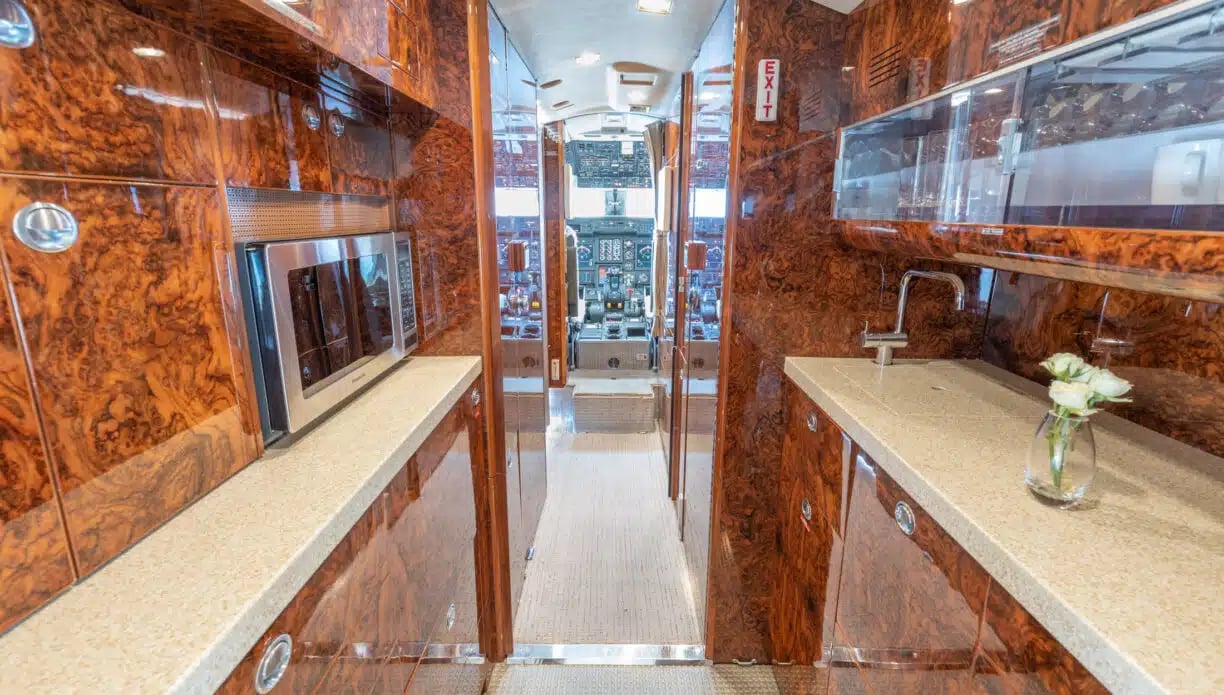 2001 GULFSTREAM GIV-SP Kitchen