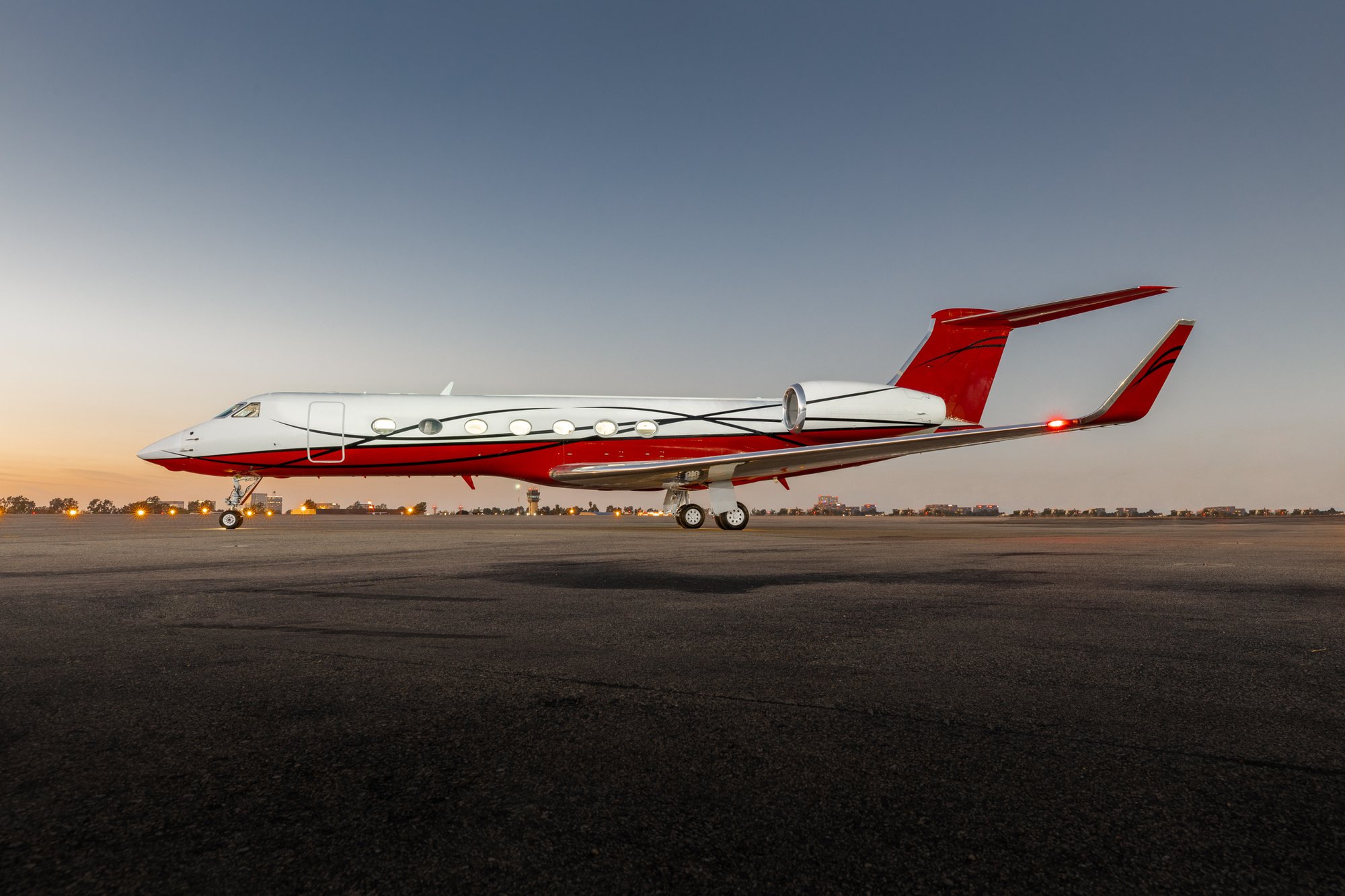 Exterior view of the 2005 Gulfstream G550, serial number 5046, showcasing its sleek design and distinctive Gulfstream livery.