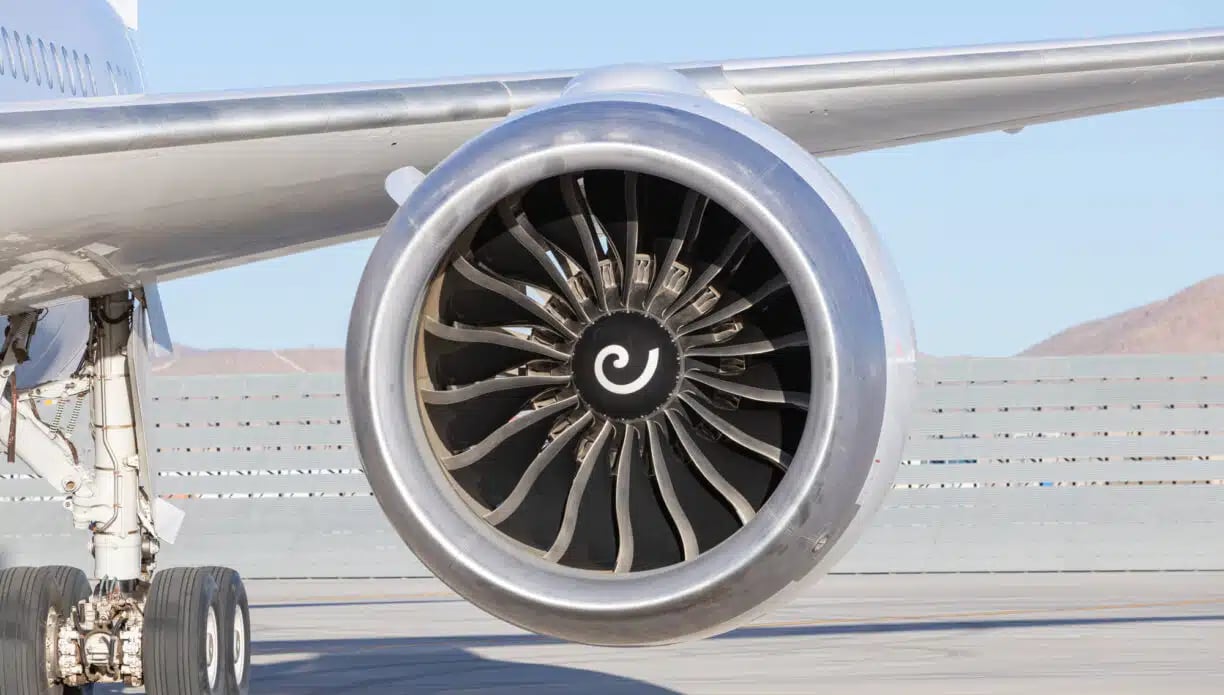 2017 BOEING 787-8 DREAMLINER_Exterior Engine.jpg