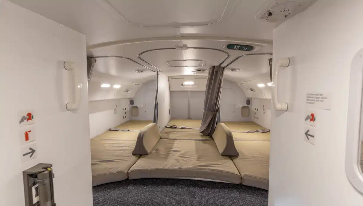 2017 BOEING 787-8 DREAMLINER_Interior Beds.jpg