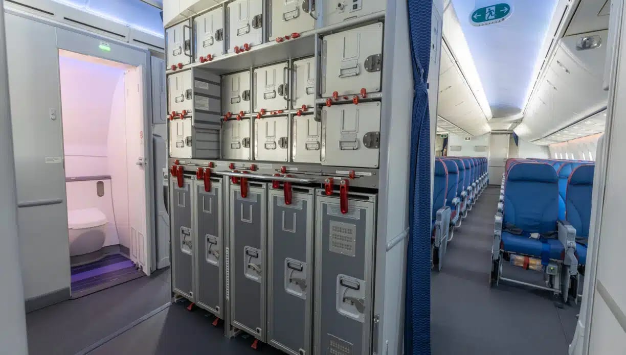 2017 BOEING 787-8 DREAMLINER_Interior Storage.jpg