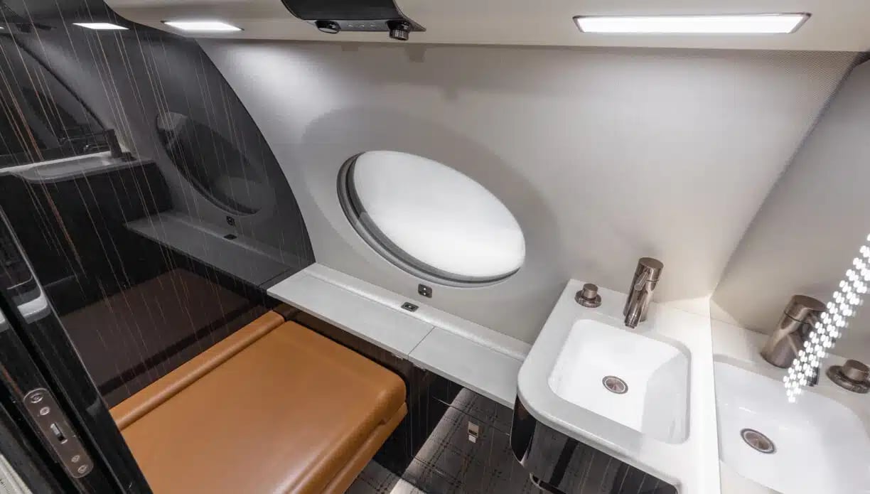 2018 GULFSTREAM G650ER_Bathroom 2.jpg