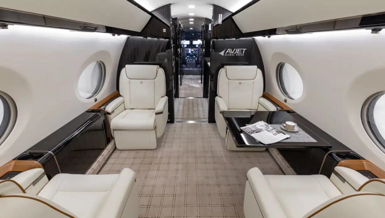 2018 GULFSTREAM G650ER Dining Area.jpg