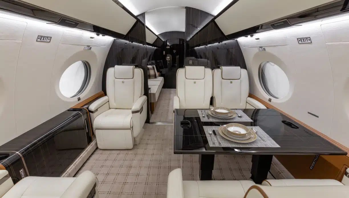 2018 GULFSTREAM G650ER_Dining Table.jpg