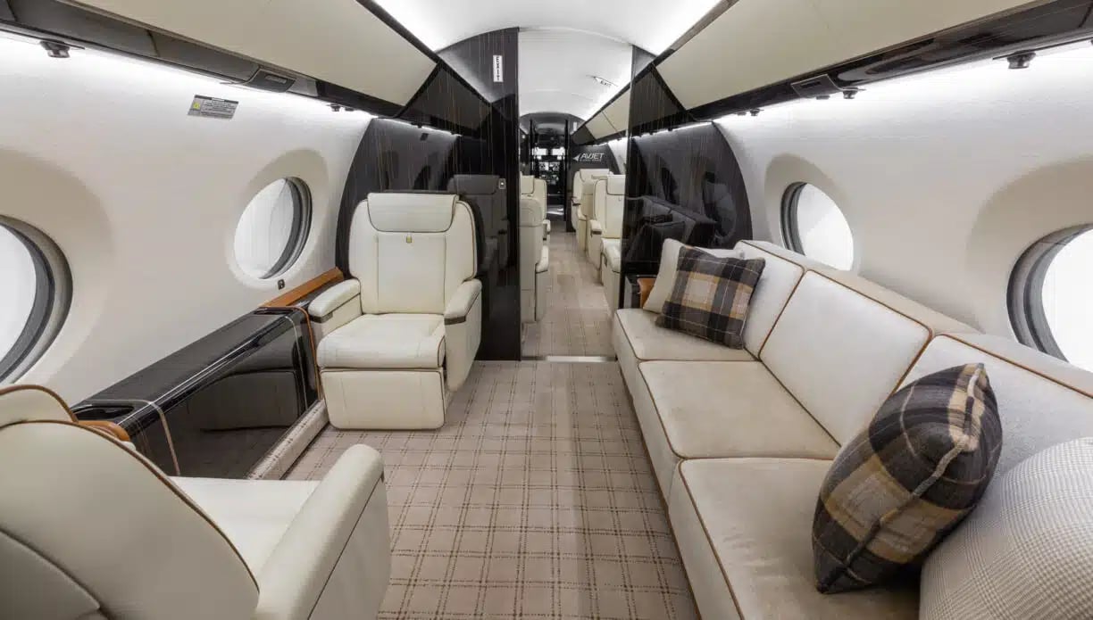 2018 GULFSTREAM G650ER Opposite Side Couch and Recliner.jpg