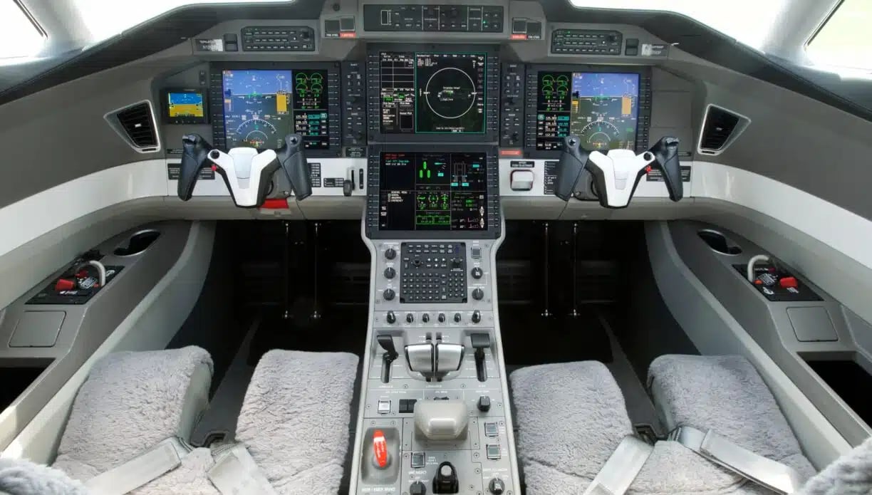 2020 PILATUS PC-24 Cockpit.jpg