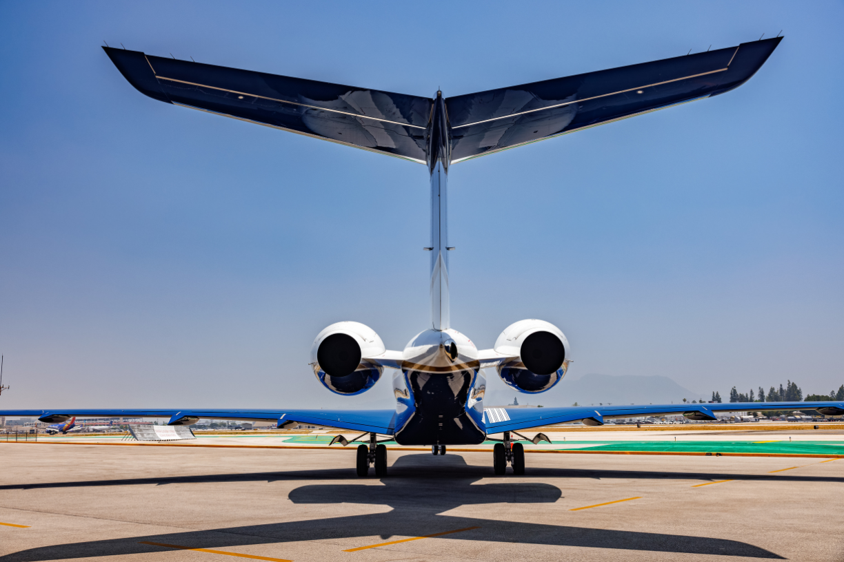 Rear view of the 2006 Bombardier Global XRS, showcasing the tail and wings