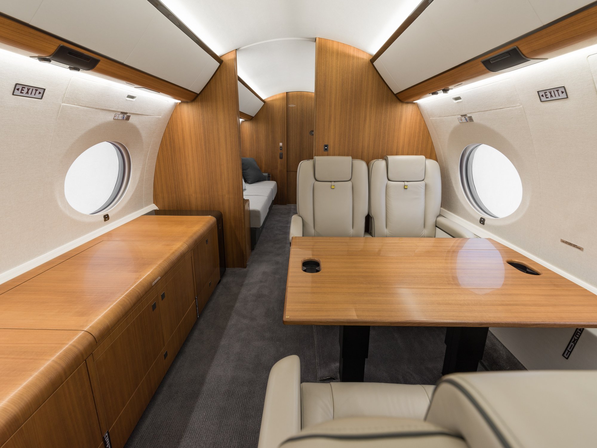 Elegant mid-cabin of the Gulfstream 650ER featuring four luxurious leather seats, designed for optimal comfort and seamless travel experiences.